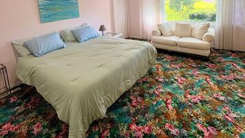 2 bedrooms, in-room safe, desk, iron/ironing board