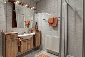 Apartment | Bathroom