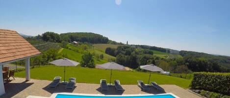 Kolam renang outdoor