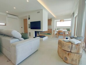 Smart TV, fireplace, books, stereo - Villa Esperança (Armação de Pêra)