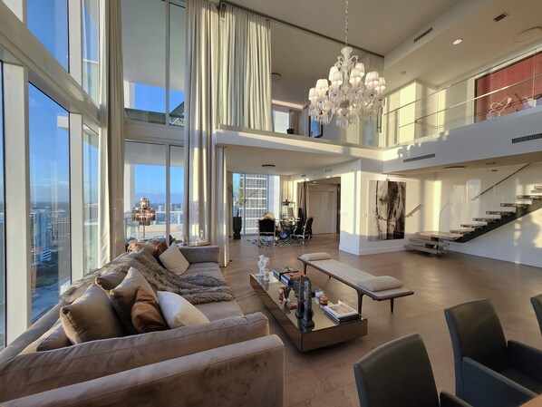 Living area - Luxury Penthouse in Miami with Panoramic Views (Miami)