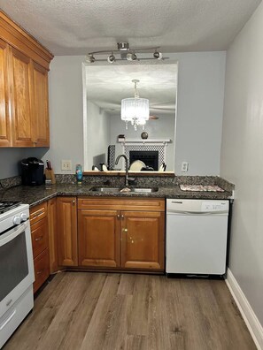 Dining tables - Long stays welcome • High-speed Wi‑Fi, workspace, full kitchen, quiet neighborhood (Virginia Beach)