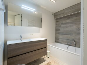 Apartment | Bathroom - Modern Apartment for Family (Middelkerke)