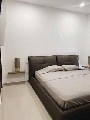 2 室のベッドルーム、アイロン / アイロン台、WiFi、ベッドシーツ