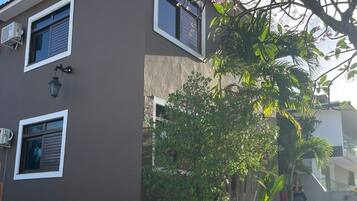 Fachada da propriedade