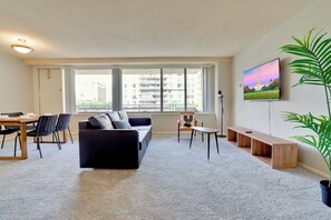 50-inch Smart TV with cable channels - Restful Stay in DC Apartments (Arlington)