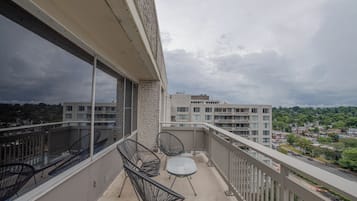 Comfort Apartment, 3 Bedrooms, Balcony, City View | Balcony