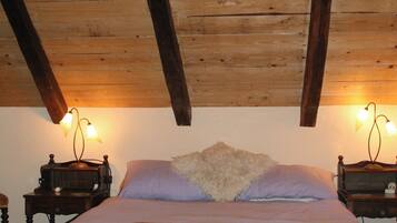 4 bedrooms, desk, iron/ironing board, travel crib