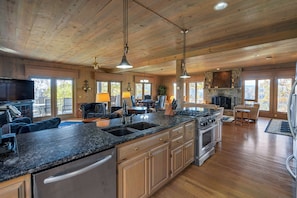 Microwave, oven, stovetop, dishwasher - Beautiful 3 Bedroom Home at Jamestown Marina with pool and boat ramp access (Jamestown)