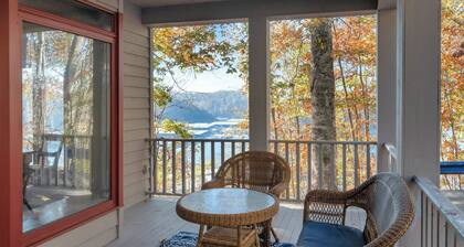 Beautiful 3 Bedroom Home at Jamestown Marina with pool and boat ramp access
