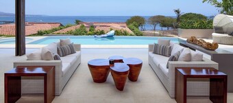 Private home with pool. 2 Nicklaus golf courses. Plenty of amenities &  activity