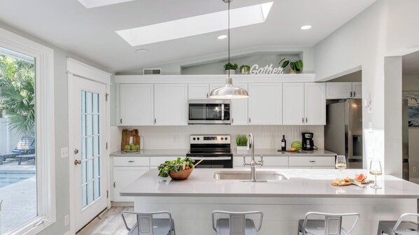 Interior - Hilton Hideaway by Avantstay Private Pool, Walk to Beach (Hilton Head Island)