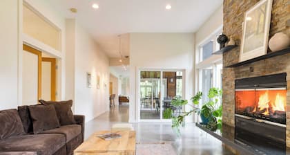 Woodland Zen by Avantstay Modern Design + Patio