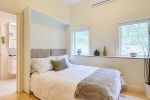 House (3 Bedrooms) | Interior - Secluded + Modern Enclosed Patio, Forest Views Woodland Zen by Avantstay (Housatonic)