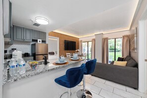 Private kitchen - 2 Bedroom apartment near Universal & Inter. Drive (Orlando)