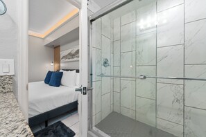 Hair dryer, towels, soap, shampoo - 2 Bedroom apartment near Universal & Inter. Drive (Orlando)