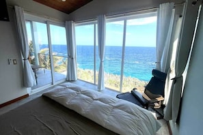 4 bedrooms, in-room safe, desk, WiFi