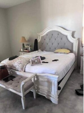 4 habitaciones, tabla de planchar con plancha, wifi y ropa de cama