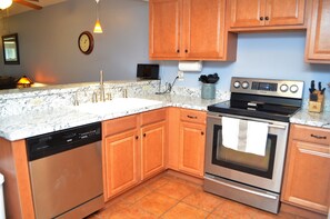 Mikrowelle, Ofen, Herdplatte, Geschirrspüler