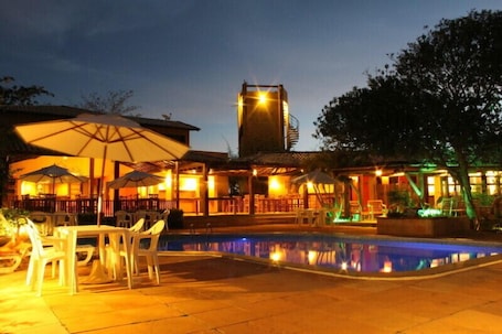 2 piscinas al aire libre
