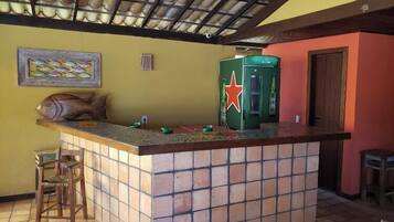 2 bar/ruang istirahat