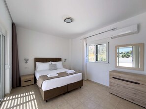 4 habitaciones, tabla de planchar con plancha, wifi y ropa de cama 