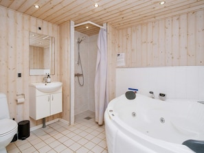 House | Bathroom - 8 Person Holiday Home in Gorlev (Gørlev)