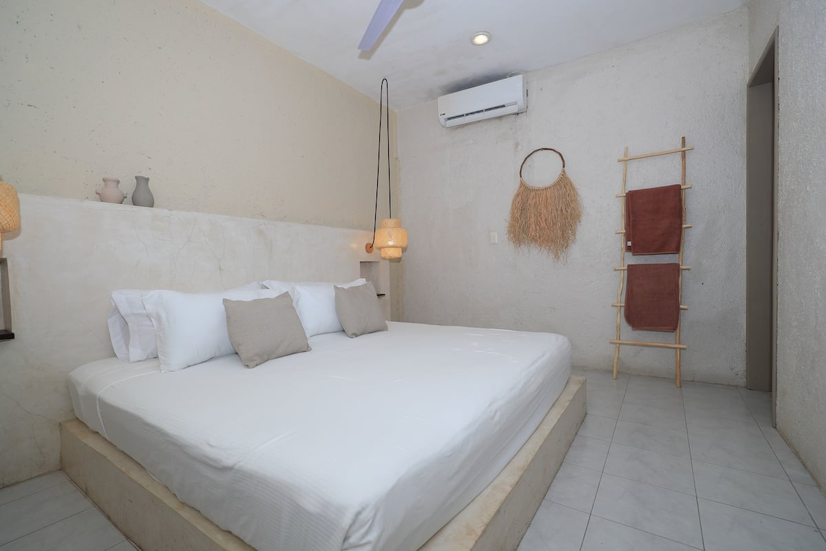 Free WiFi, individually decorated, bed sheets