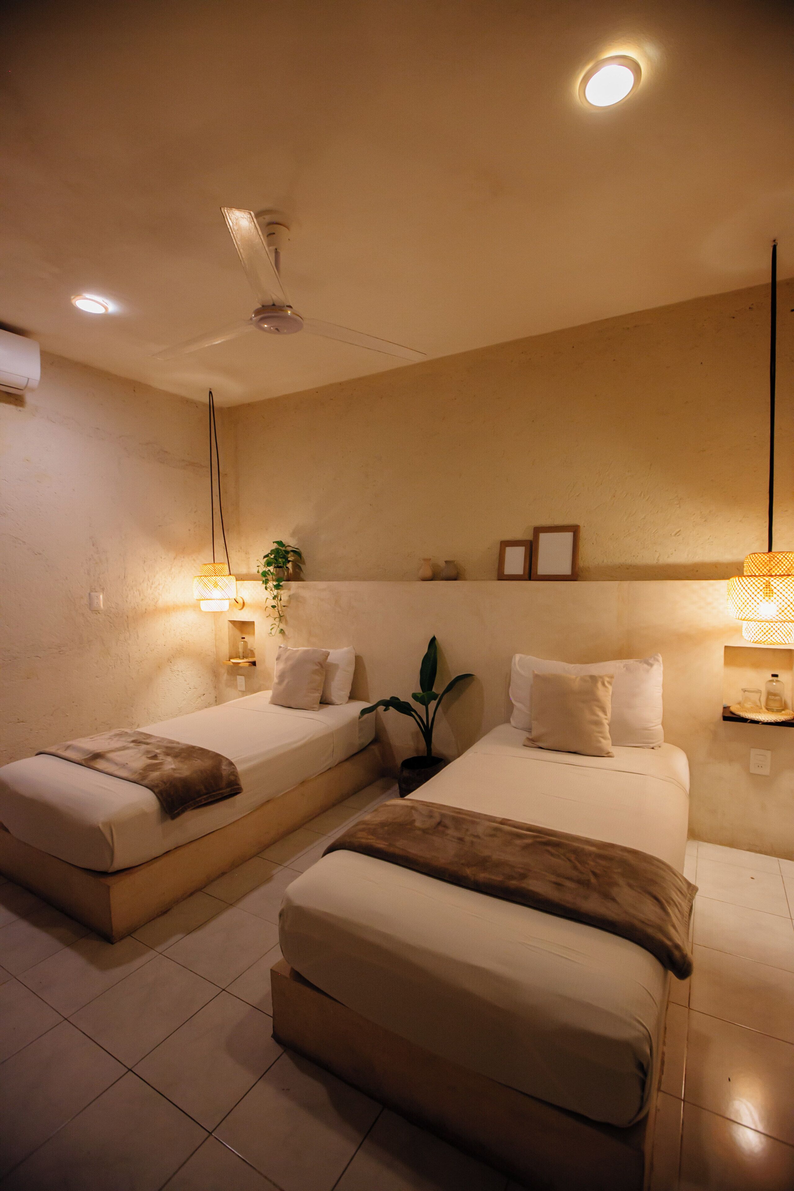 Decoración personalizada, wifi gratis y ropa de cama 