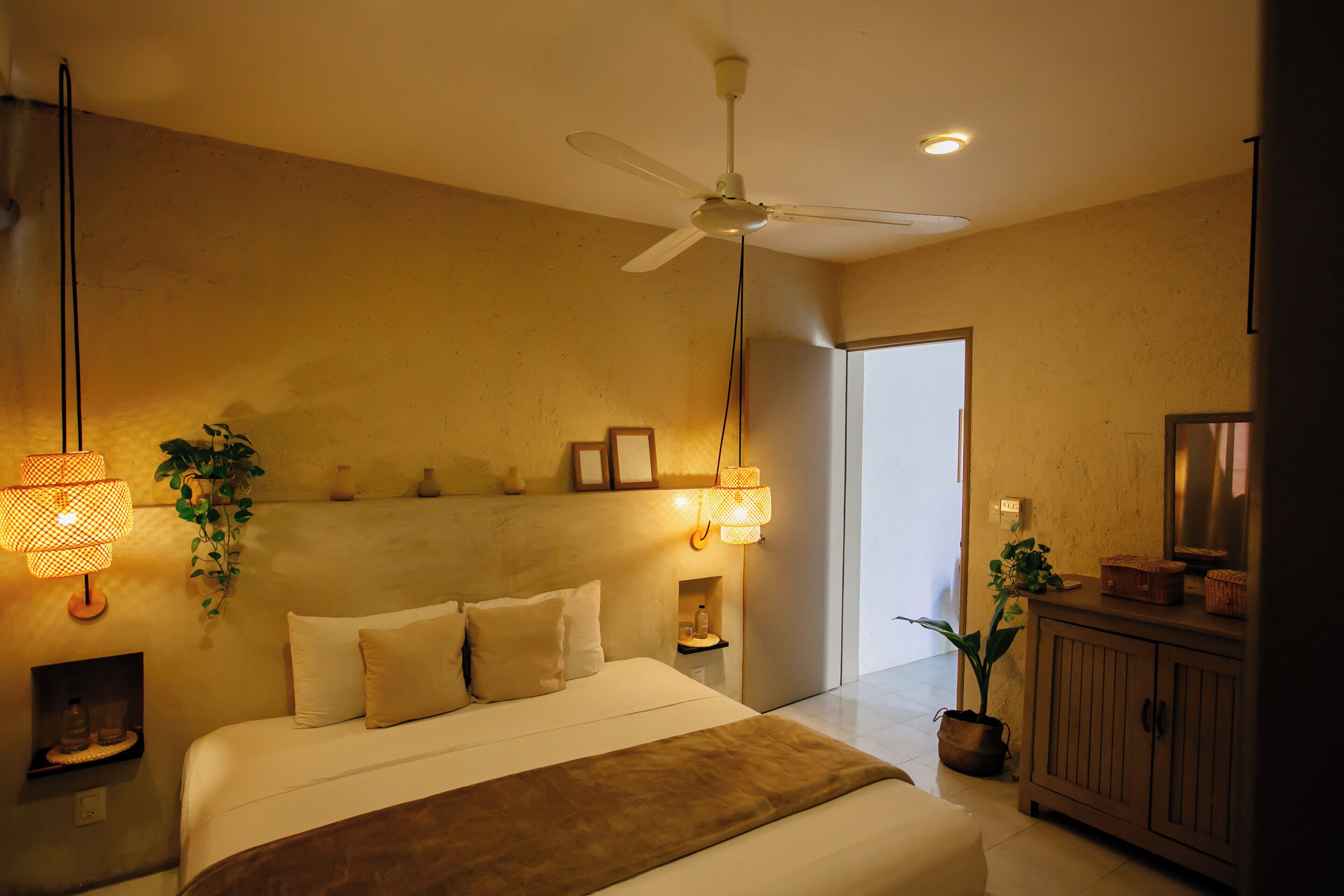 Decoración personalizada, wifi gratis y ropa de cama 