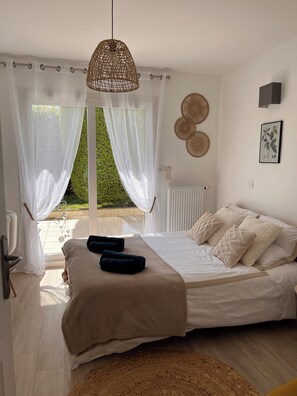 3 makuuhuonetta, silitysrauta/-lauta, Wi-Fi, vuodevaatteet