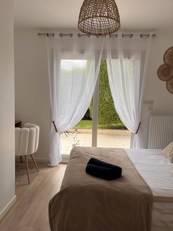 3 chambres, fer et planche à repasser, Wi-Fi, draps fournis