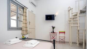1 habitación, tabla de planchar con plancha, wifi gratis y ropa de cama