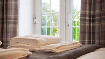 Deluxe Double Room, 1 Queen Bed | Free WiFi
