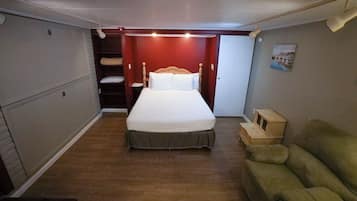 1 habitación, tabla de planchar con plancha, wifi y ropa de cama