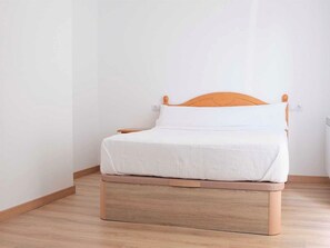 Room - Apartment in Ourense Near Hot Springs (Ourense)