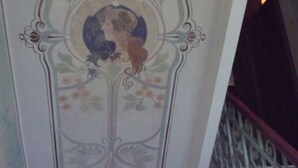 A decorative ceiling with a central floral motif and a circular design. - Nice Apartment in Radebeul (Radebeul)