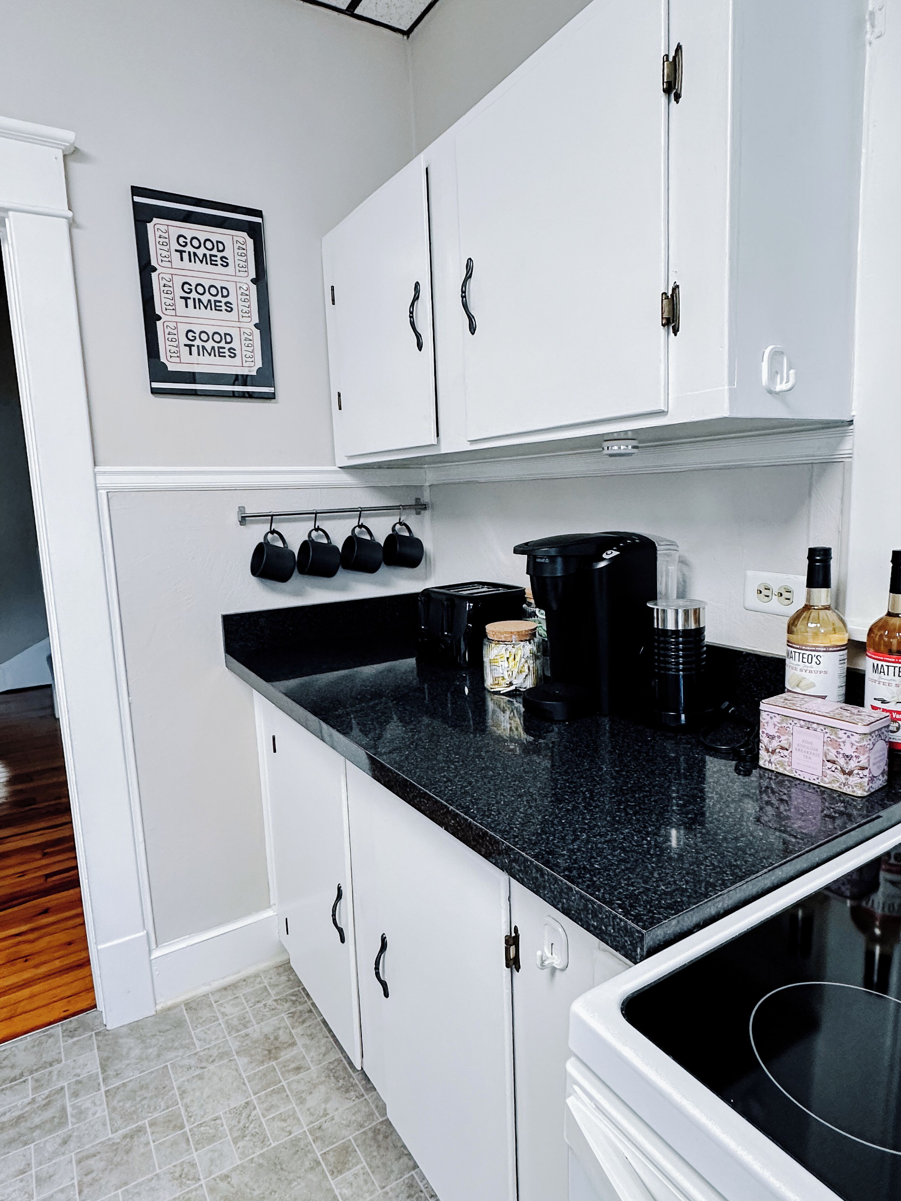 Geladeira, micro-ondas, fogão, cooktop