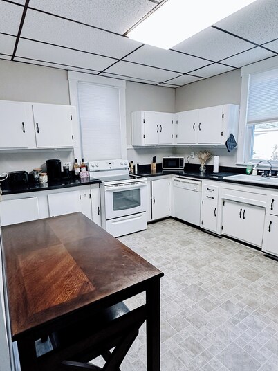 Full home near C&O! Perfect for bikers or families!
