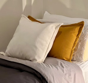 2 bedrooms, iron/ironing board, WiFi, bed sheets