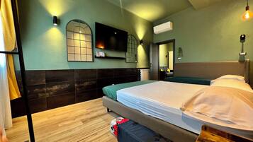 1 bedroom, desk, iron/ironing board, WiFi