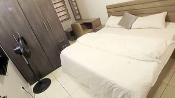 Deluxe Apartment | 2 bedrooms, iron/ironing board, free WiFi, wheelchair access