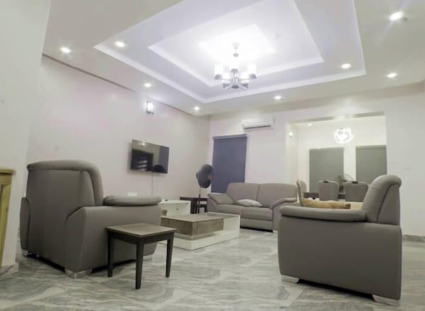 Deluxe Apartment | Living area