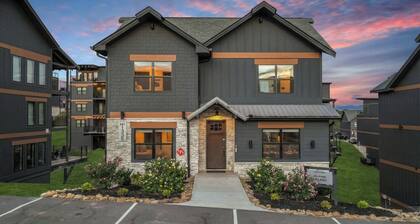 Luxury Chalet | Indoor pool | Hot Tub | Game Room