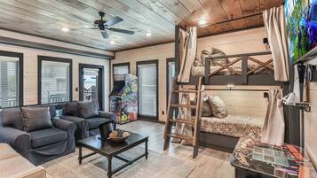 5 bedrooms, desk, iron/ironing board, travel crib