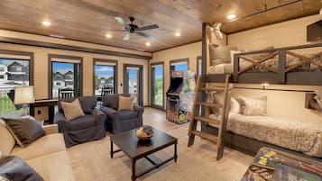 5 slaapkamers, een bureau, een strijkplank/strijkijzer, wifi