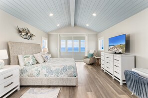 7 quartos, escrivaninha, ferros/tábuas de passar roupa, berço de viagem