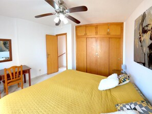 Huis | 3 slaapkamers, individueel gemeubileerd, een strijkplank/strijkijzer