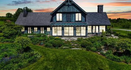 11 bdrm Estate on 170 private acres! Pool! Pond! Hot Tub!