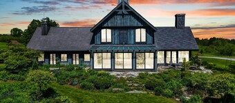 11 bdrm Estate on 170 private acres! Pool! Pond! Hot Tub!